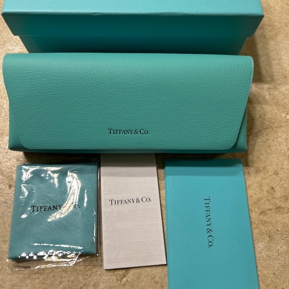 Brand new Tiffany & co women’s sunglasses